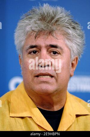 Regisseur Pedro Almodovar nimmt an der "Volver" Pressekonferenz während des Toronto International Film Festival am 8. September 2006 im Sutton Place Hotel in Toronto, Kanada, Teil. Foto von Olivier Douliery/ABACAPRESS.COM Stockfoto