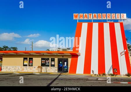 Whataburger klassische A-Frame-Restaurant ist abgebildet, Jan. 31, 2021, in Mobile, Alabama. Stockfoto