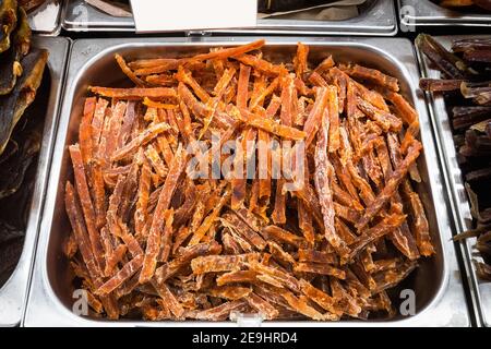 Geräucherter Meeresboden in Stahlbehältern Stockfoto