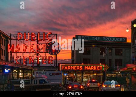 Sonnenuntergang auf dem Pike Place Market in Seattle, Washington Stockfoto