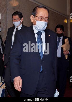 Die japanische Ministerin für Wiederaufbau, Katsuei Hirasawa, kommt am 20. Januar 2021 zur Plenarsitzung des Unterhauses beim Nationalrat in Tokio, Japan. Stockfoto