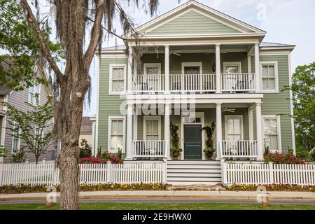 Alabama Montgomeery Pike Road das Wasser geplante Gemeinschaftshäuser, traditionelle Americana-Architektur Veranda Vordereingang Außenposten Zaun, Stockfoto