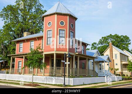 Alabama Montgomeery Pike Road das Wasser geplante Gemeinschaftshäuser, traditionelle Americana-Architektur Veranda Vordereingang Außenposten Zaun, Stockfoto