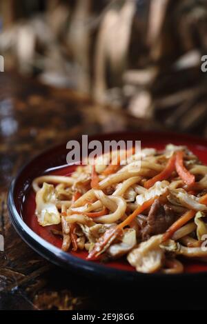 Japanisches Essen gebratene Nudeln Yakisoba Stockfoto