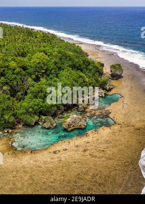 Magpupungko Rock Pool, Siargao, Philippinen Stockfoto