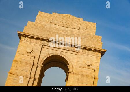 The India Gate, entworfen von Sir Edwin Lutyens.commemorates die 70,000 indischen Soldaten, die während des Kampfes für die britische Armee ihr Leben verloren Stockfoto