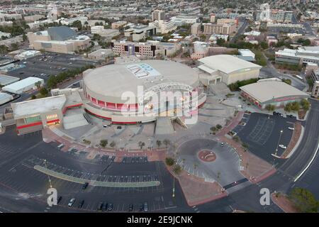 Eine Luftaufnahme des Thomas & Mack Centerauf dem Campus der University of Nevada Las Vegas, Mittwoch, 3. Februar 2021, in Las Vegas. Die Arena ist das hom Stockfoto