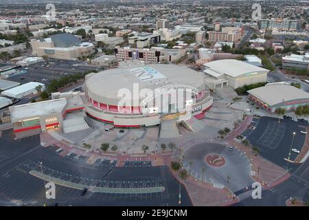 Eine Luftaufnahme des Thomas & Mack Centerauf dem Campus der University of Nevada Las Vegas, Mittwoch, 3. Februar 2021, in Las Vegas. Die Arena ist das hom Stockfoto