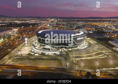 Eine Luftaufnahme des Allegiant Stadions, Mittwoch, 3. Februar 2021, in Las Vegas. Das Stadion ist die Heimat der Las Vegas Raiders und der UNLV Rebels. Stockfoto