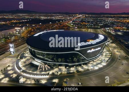 Eine Luftaufnahme des Allegiant Stadions, Mittwoch, 3. Februar 2021, in Las Vegas. Das Stadion ist die Heimat der Las Vegas Raiders und der UNLV Rebels. Stockfoto