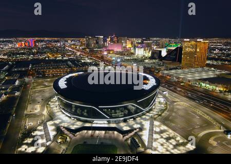 Eine Luftaufnahme des Allegiant Stadions, Mittwoch, 3. Februar 2021, in Las Vegas. Das Stadion ist die Heimat der Las Vegas Raiders und der UNLV Rebels. Stockfoto