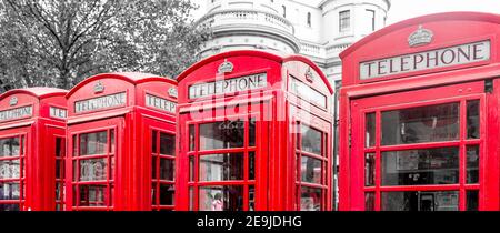 Typische Telefonzellen in London, Großbritannien Stockfoto