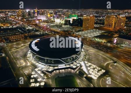 Eine Luftaufnahme des Allegiant Stadions, Mittwoch, 3. Februar 2021, in Las Vegas. Das Stadion ist die Heimat der Las Vegas Raiders und der UNLV Rebels. Stockfoto