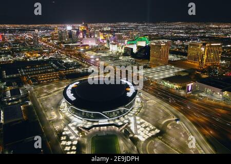 Eine Luftaufnahme des Allegiant Stadions, Mittwoch, 3. Februar 2021, in Las Vegas. Das Stadion ist die Heimat der Las Vegas Raiders und der UNLV Rebels. Stockfoto