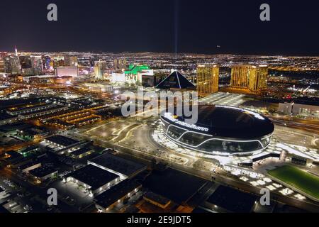 Eine Luftaufnahme des Allegiant Stadions, Mittwoch, 3. Februar 2021, in Las Vegas. Das Stadion ist die Heimat der Las Vegas Raiders und der UNLV Rebels. Stockfoto