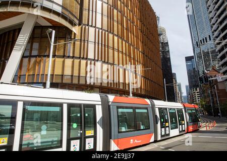 Sydney CBD Stadtbahn, die entlang der George Street vorbei fährt The EY Centre, Sydney, NSW, Australien Stockfoto