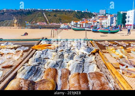 Seafood Trocknen an der Sonne in Nazare, portugal Stockfoto