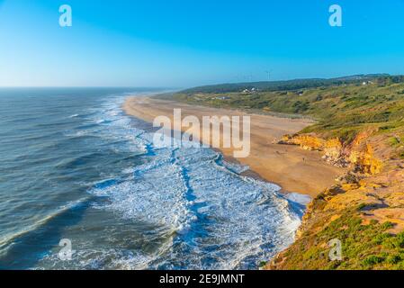 Luftaufnahme des Nordstrandes bei Nazare, Portugal Stockfoto