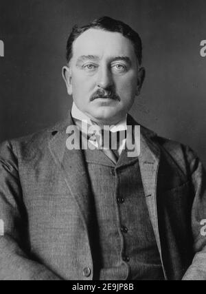 Cecil John Rhodes PC (5. Juli 1853 – 26. März 1902) war ein britischer Bergbaumagnat und Politiker im südlichen Afrika, der von 1890 bis 1896 als Premierminister der Kapkolonie diente. Rhodes und seine British South Africa Company gründeten als leidenschaftlicher Gläubiger des britischen Imperialismus das südafrikanische Gebiet Rhodesiens (heute Simbabwe und Sambia), das die Firma 1895 nach ihm benannte. Südafrikas Rhodes University ist auch nach ihm benannt. Rhodes hat die Bestimmungen des Rhodes-Stipendiums eingerichtet, das von seinem Nachlass finanziert wird. Er hat auch viel Mühe auf seine Vision von einem Cape to Cairo Rail Stockfoto