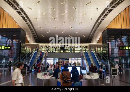 27,06.2019, Doha, Katar, Asien - Innenansicht des neuen Terminals am Hamad International Airport. Stockfoto