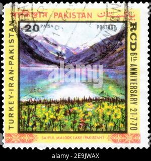 Sankt Petersburg, Russland - 12. November 2020: Briefmarke gedruckt in Pakistan mit dem Bild des Saif-ul-Malook Sees, um 1970 Stockfoto