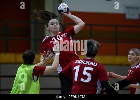 Zwickau, Deutschland. Januar 2021, 28th. Katarina Pavlovic schoss beim Training für den BSV Sachsen Zwickau. Das Trainerteam will das Team in die Handball-Bundesliga 1st der Frauen befördern. Quelle: Hendrik Schmidt/dpa-Zentralbild/ZB/dpa/Alamy Live News Stockfoto