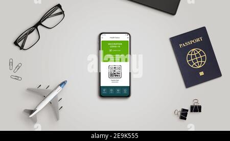 Covid-Impfpass-Konzept. Health-App auf dem Smartphone. Schreibtischtipp Blick flach Lay-Szene mit Brille, Reisepass, Flugzeug Spielzeug und Clips Stockfoto