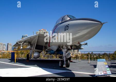 F14 Tomcat Jet Fighter auf USS Midway Aircraft Carrier, San Diego, Navy Pier, Kalifornien, USA Stockfoto