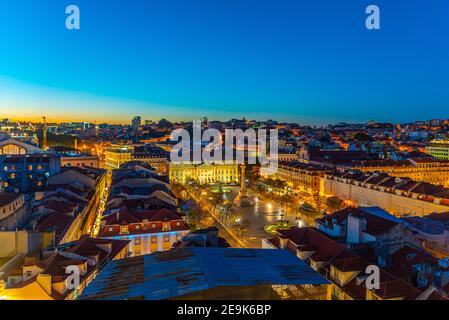 Sonnenuntergang Luftaufnahme von Praca Dom Pedro IV in Lissabon, Portugal Stockfoto