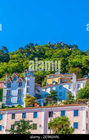 Maurische Burg mit Blick auf die Stadt Sintra in Portugal Stockfoto