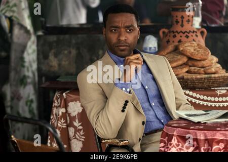 CHIWETEL EJIOFOR in DER ALTEN GARDE (2020), unter der Leitung von GINA PRINCE-BYTHEWOOOD. Kredit: NETFLIX / Album Stockfoto