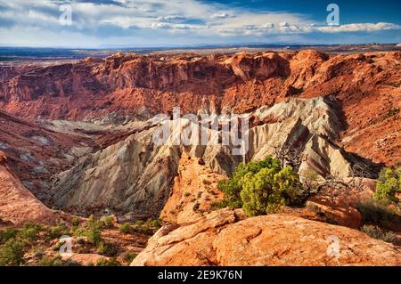 Upheaval Dome vom Crater View Trail aus gesehen, Island in the Sky District, Canyonlands National Park, Utah, USA Stockfoto