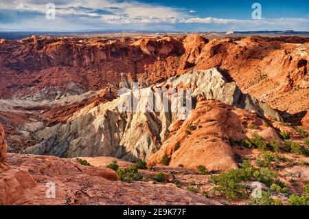 Upheaval Dome vom Crater View Trail aus gesehen, Island in the Sky District, Canyonlands National Park, Utah, USA Stockfoto