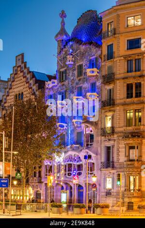 Gaudis Casa Battlo zu Weihnachten, Barcelona, Katalonien, Spanien Stockfoto