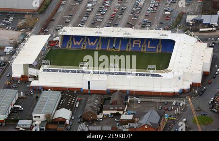 Luftaufnahme des Halliwell Jones Stadium Rugby League Ground und Konferenzzentrum. Heimstadion des Rugby-Clubs Warrington Wolves. Stockfoto