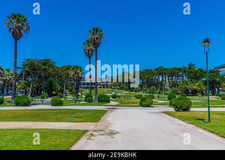 Blick auf Garten und Casino von Estoril, Portugal Stockfoto