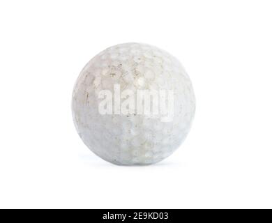 Alte gebrauchte Golfball isoliert auf weiss Stockfoto