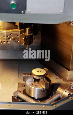High-Tech-CNC-Drehmaschine Metall Schneiden Stockfoto