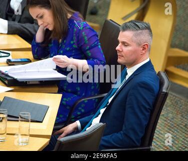 DATEI BILD Edinburgh, Schottland, UK. Februar 2021, 5th. Der ehemalige schottische Finanzminister Derek Mackay spricht ein Jahr nach seinem Rücktritt am Tag vor seiner Haushaltsrede wegen des angeblichen Schuljungen-Textskandals. Herr Mackay sagt, er wolle den Wählern helfen. Mein Mackay war seit seinem Rücktritt als Minister im schottischen Parlament nicht mehr anwesend. Datei-Foto-Info: Edinburgh, Schottland, UK. 5. Februar 2020, Schottisches Parlament. Quelle: Colin Fisher/Alamy Live News Stockfoto