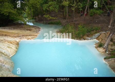 Fosso Bianco Thermalwasser in Bagni San Filippo, Toskana, Italien Stockfoto