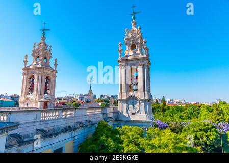 Weiße Türme der Basilica da estrela in Lissabon, Portugal Stockfoto