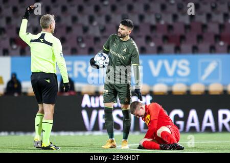 Farum, Dänemark. Februar 2021, 4th. Anthony Jung (3) von Broendby, WENN er während des Superliga-Spiels 3F zwischen FC Nordsjaelland und Broendby GESEHEN WIRD, WENN er in Recht auf Dream Park in Farum ist. (Foto Kredit: Gonzales Foto/Alamy Live News Stockfoto