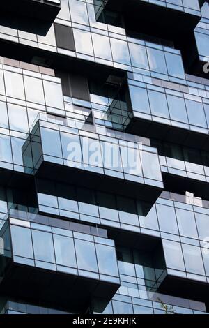 Außenansicht des King Power Mahanakhon Hochhauses mit kubischer Architektur - Bangkok, Thailand Stockfoto