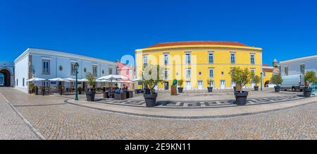 CASCAIS, PORTUGAL, 31. MAI 2019: Blick auf den Haupthof der Zitadelle in Cascais, Portugal Stockfoto