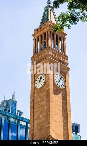 Brisbane City Hall Clock Tower in der Innenstadt von Brisbane, Australien, 2021 Stockfoto