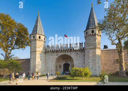 Istanbul, Türkei. Topkapi Palast. Topkapi Sarayi. Tor der Anrede. Ein Eingang zum Palast. Es ist auch bekannt als das mittlere Tor. Auf Türkisch, Oder Stockfoto