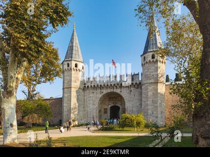 Istanbul, Türkei. Topkapi Palast. Topkapi Sarayi. Tor der Anrede. Ein Eingang zum Palast. Es ist auch bekannt als das mittlere Tor. Auf Türkisch, Oder Stockfoto