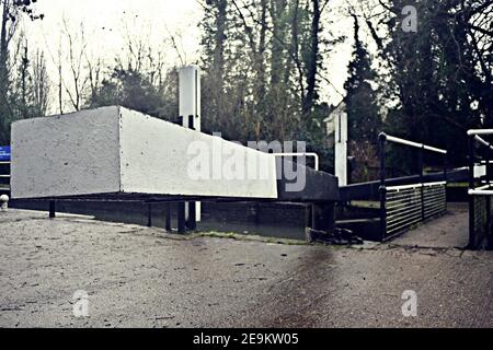 Nahaufnahme der Schleuse in Augenhöhe Stockfoto