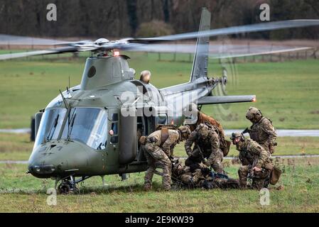 Ein Militärhubschrauber AgustaWestland AW109 aus dem 17th Squadron der belgischen Luftwaffe. Stockfoto