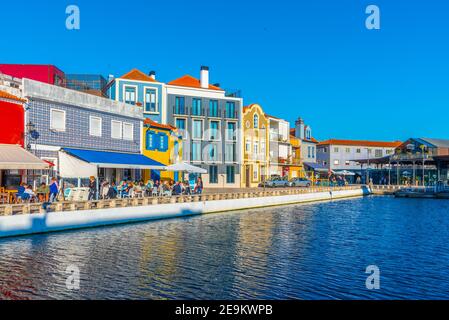 AVEIRO, PORTUGAL, 21. MAI 2019: Kanal von Cais dos Botiroes in Aveiro, Portugal Stockfoto